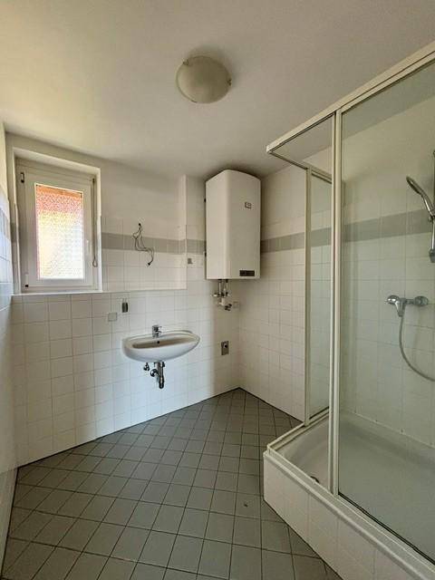 Wunderschöne 2-Zimmer-Wohnung mit Küche und Balkon - geförderte Miete - 2 Zimmer – další