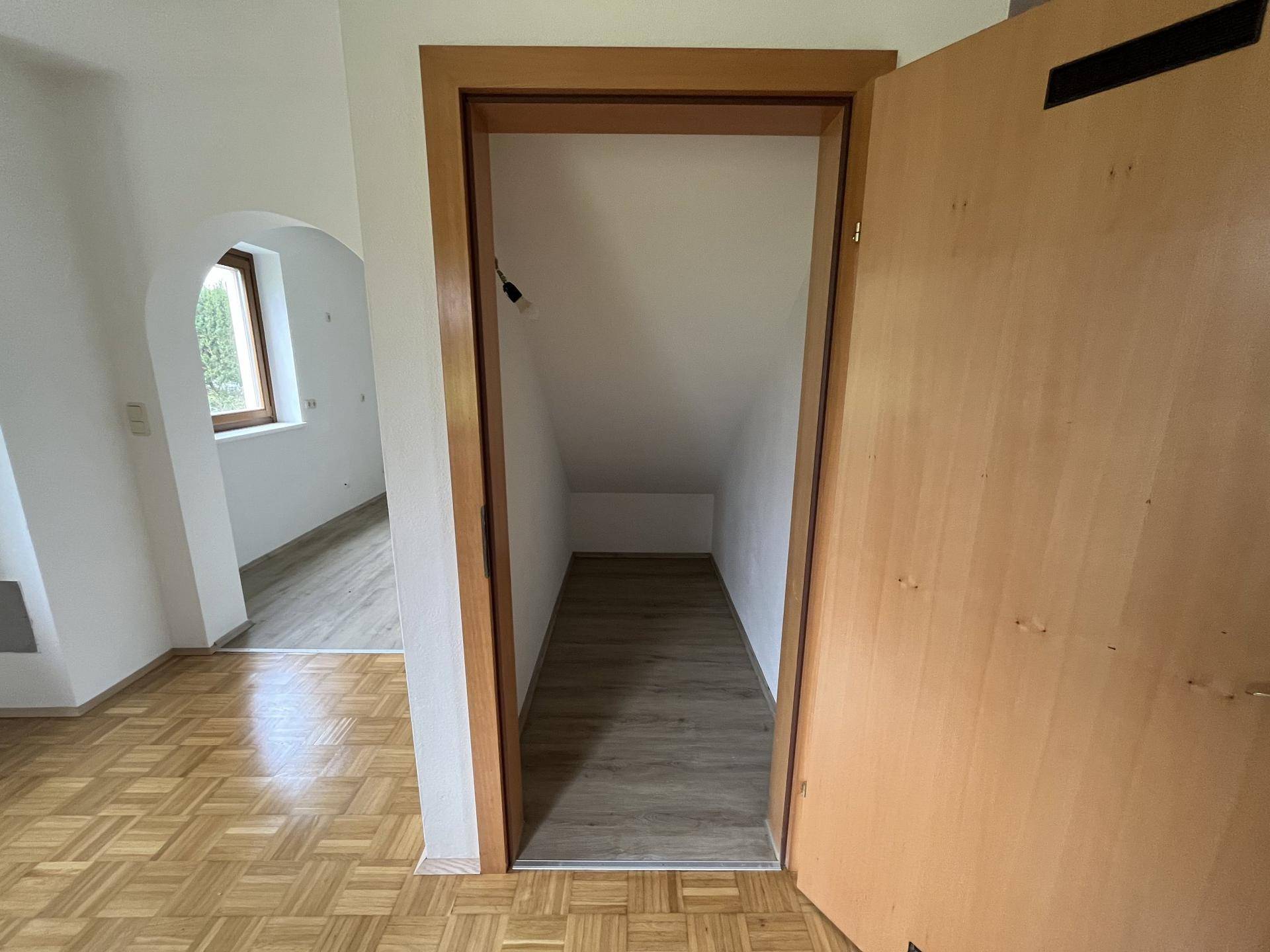 NEUE KÜCHE - TOP-4-Zimmer-Maisonettewohnung mit Terrasse und Carportparkplatz - geförderte Miete ODER geförderte Miete mit Kaufoption - 4 Zimmer - Ansicht 4