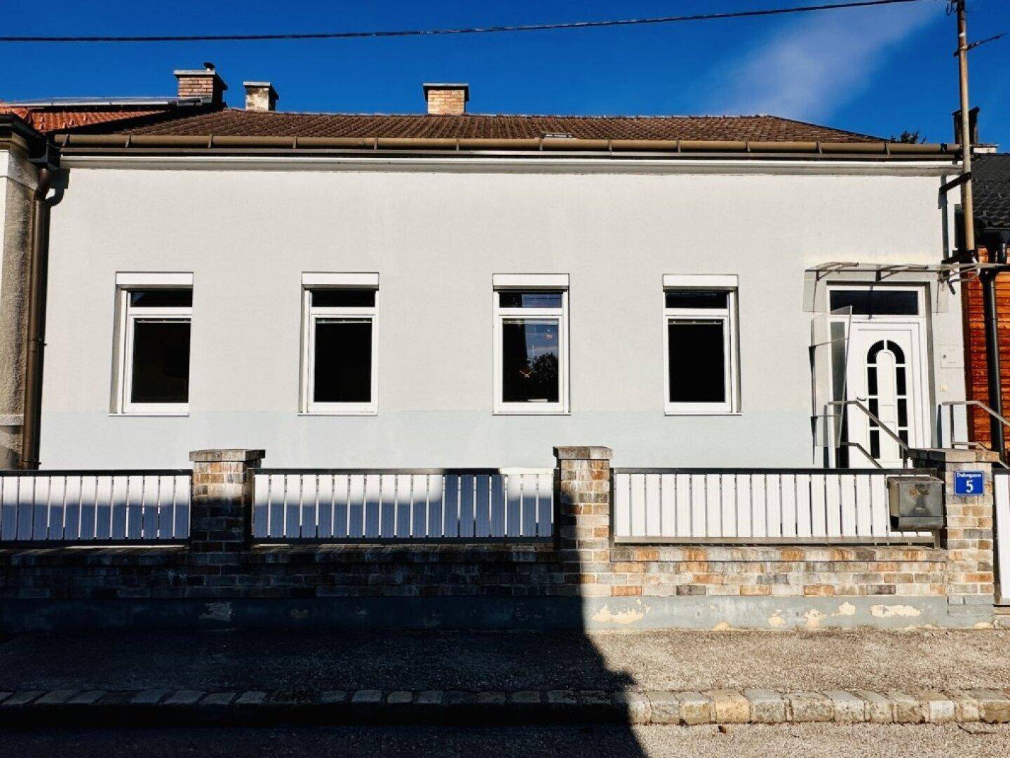 Charmantes Zuhause mit Altbauflair, Abendsonne und bester Lage in Neunkirchen - Więcej