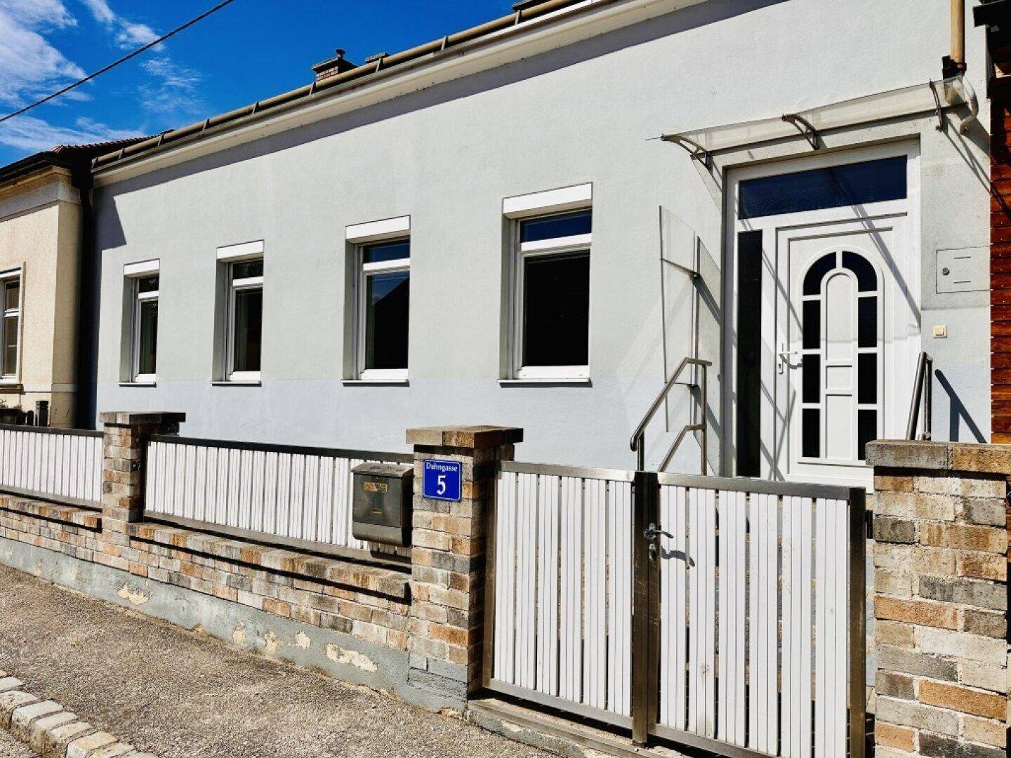 Charmantes Zuhause mit Altbauflair, Abendsonne und bester Lage in Neunkirchen - Widok 5