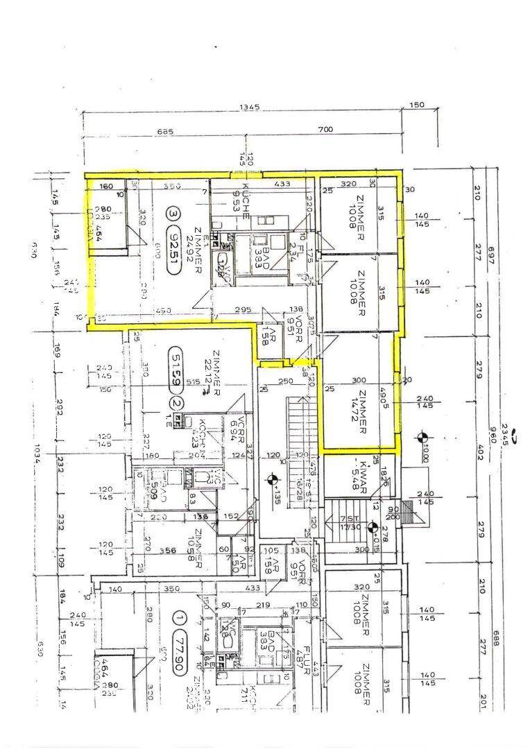 Grundrissplan mit hervorgehobener Wohnung und Raumaufteilung.