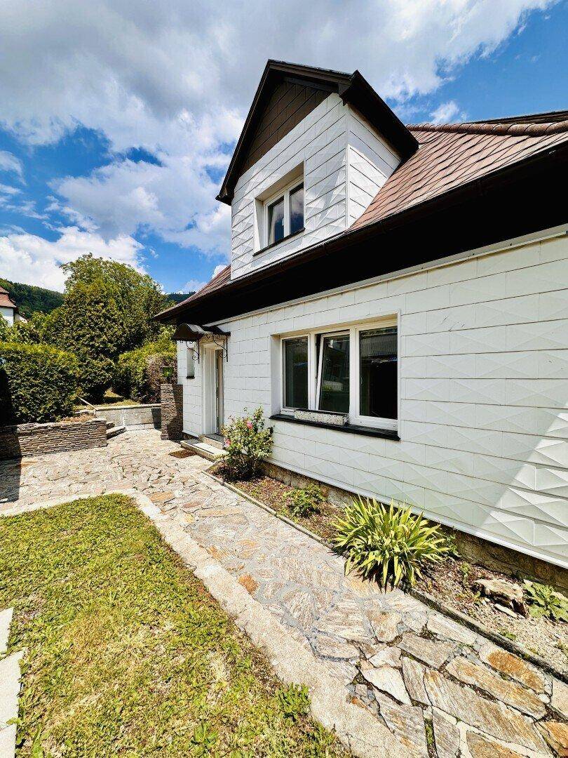Sanierungshaus mit schönem Garten in Grünbach am Schneeberg - Ansicht 2
