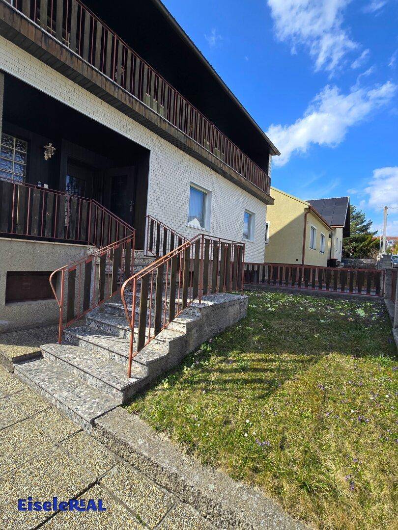 Älteres Einfamilienhaus sucht neue Besitzer mit jungen Ideen! - Widok 2