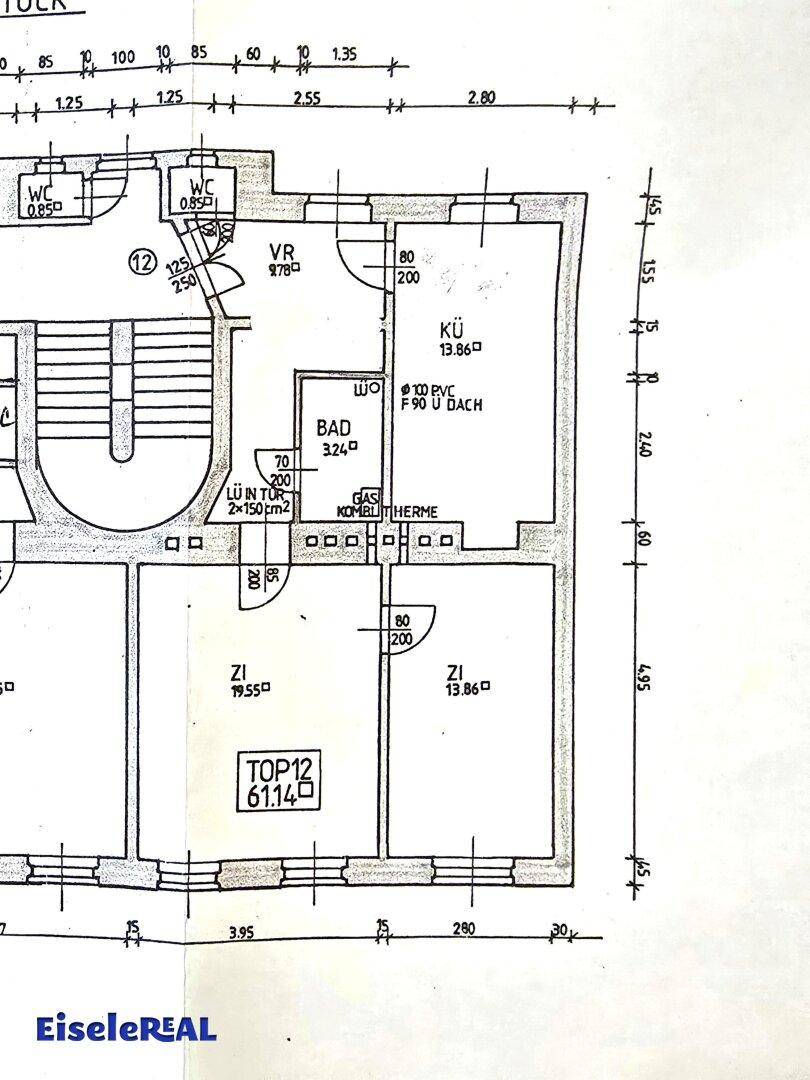 Detaillierter Grundriss mit Raumaufteilung, Maßen und Bezeichnungen für verschiedene Bereiche der Immobilie.