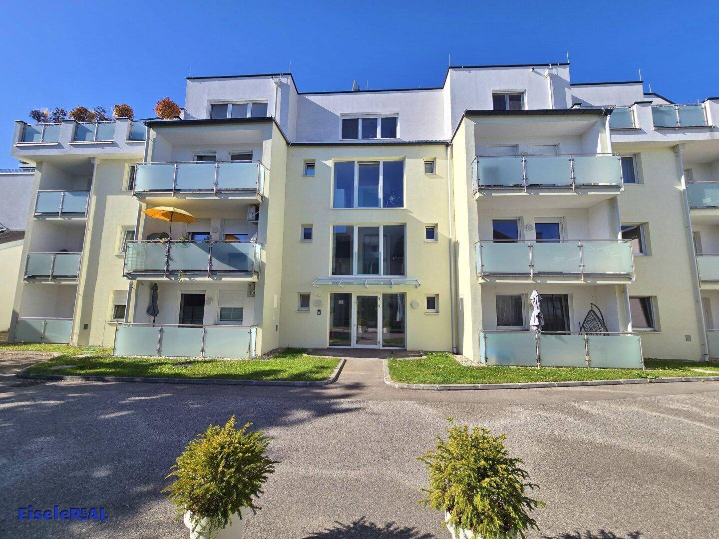 Neuwertig - 3 Zimmer - Top 4 - zzgl. Heizung