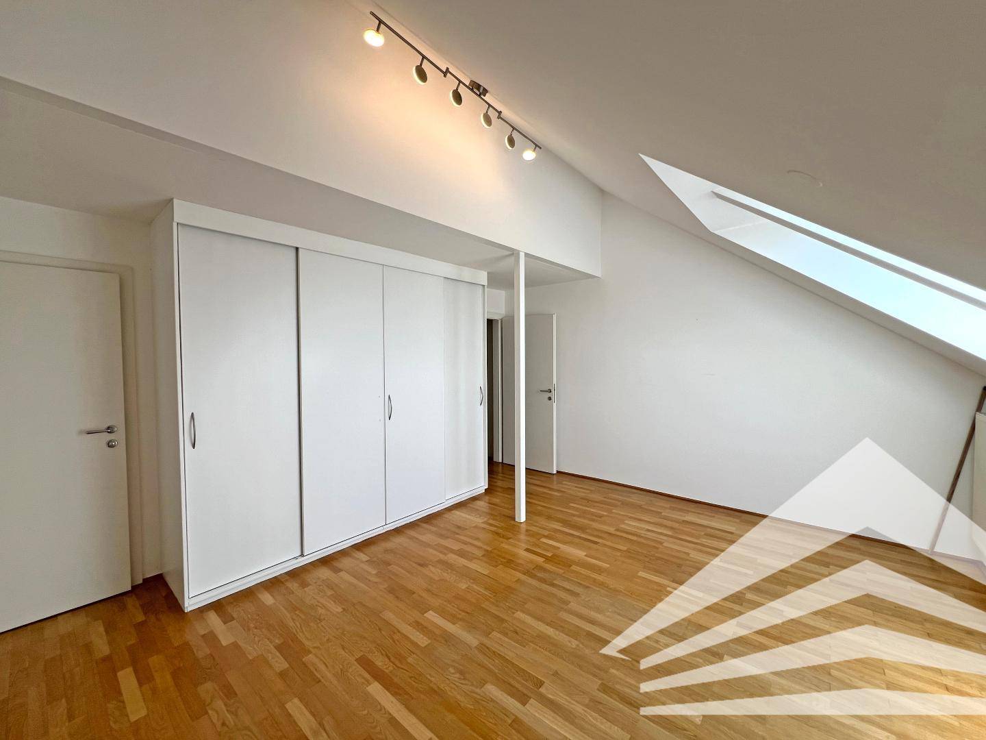 Schlafzimmer inkl. Schrank 4. OG