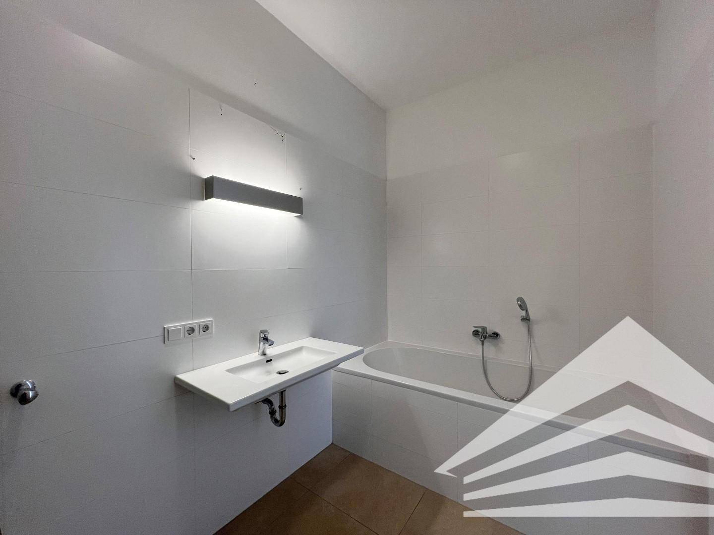 Badezimmer inkl. Wanne und Dusche