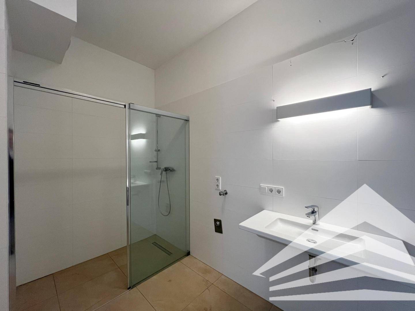 Badezimmer inkl. Wanne und Dusche