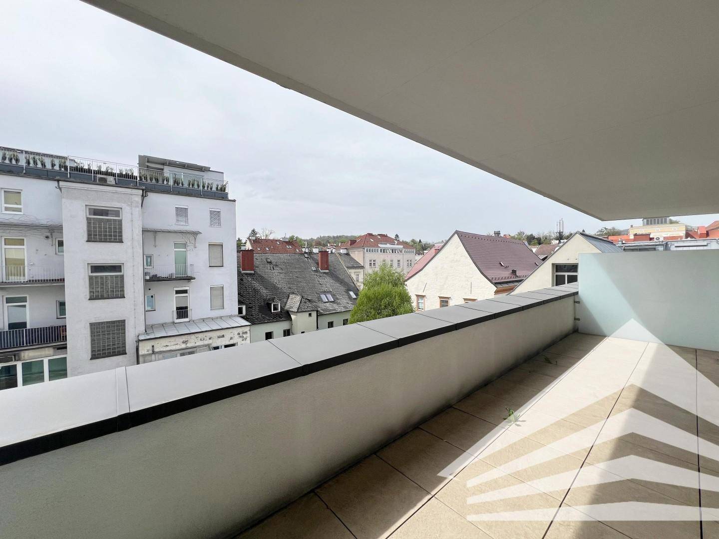 westseitige Terrasse