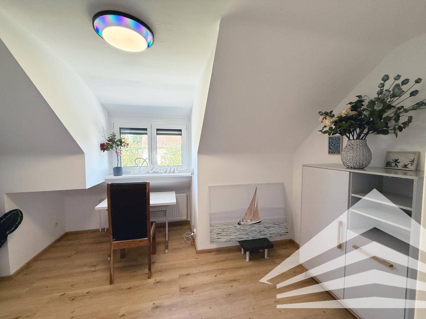 Büro/Kinderzimmer OG.