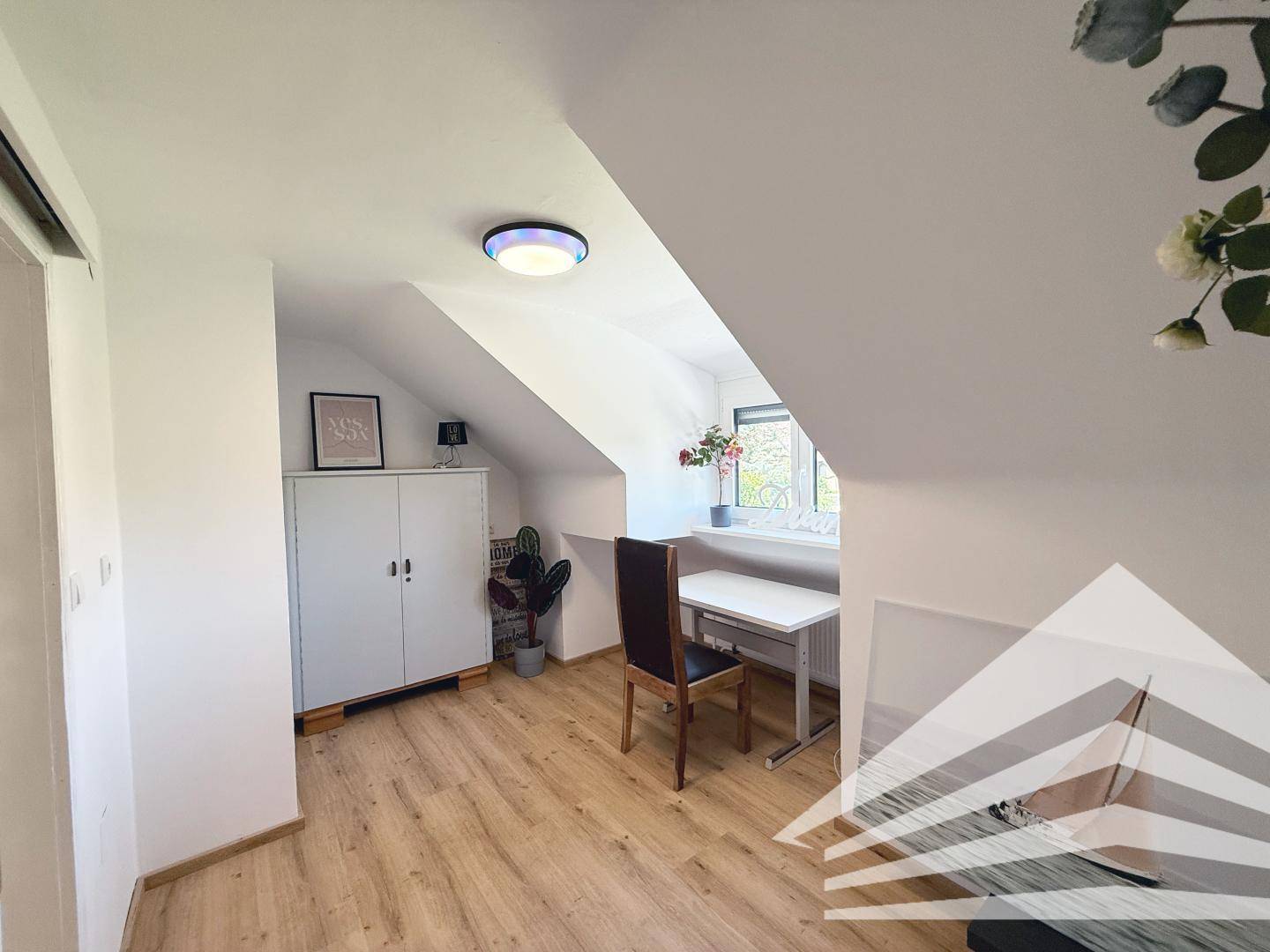 Büro/Kinderzimmer OG.