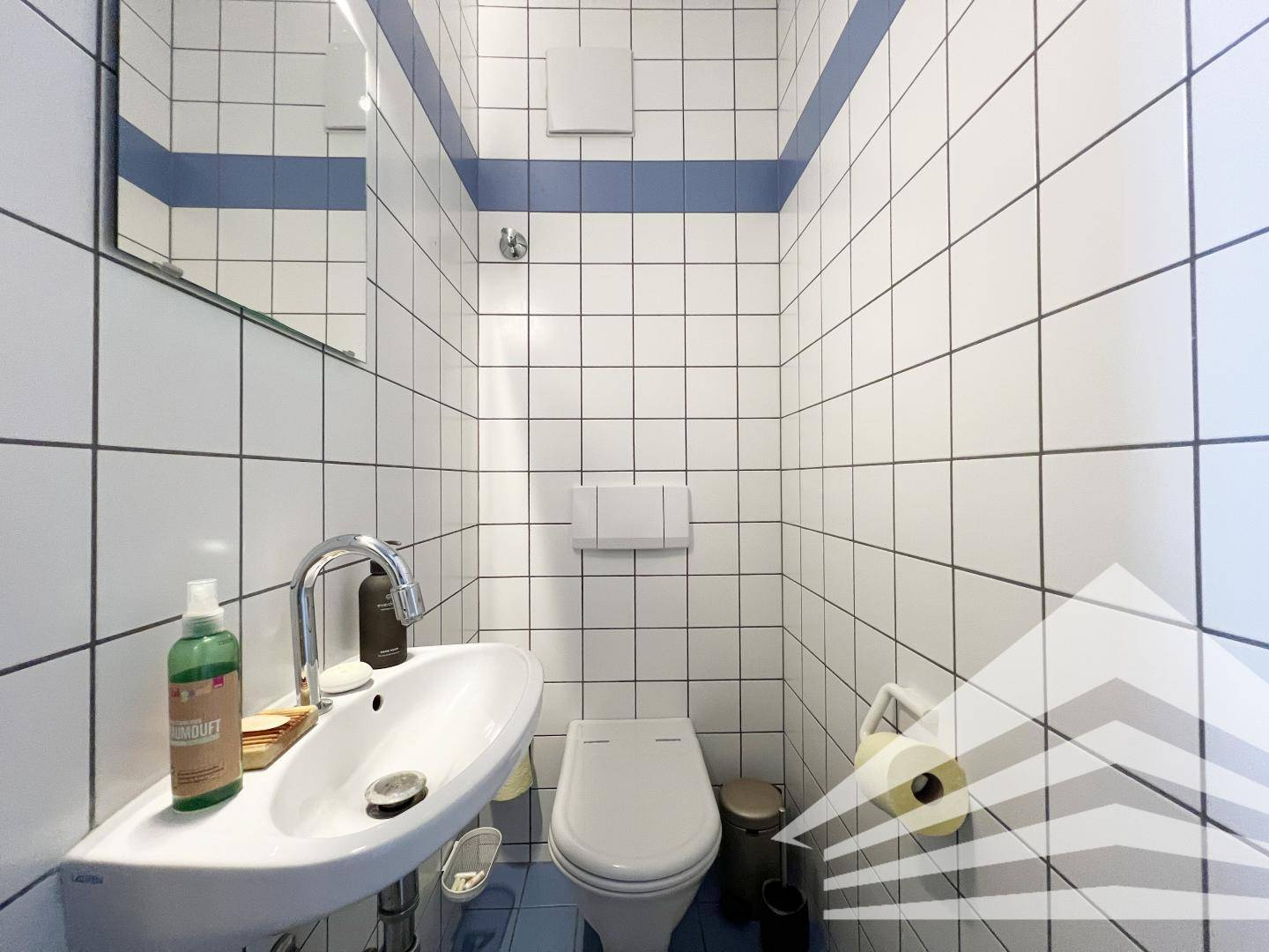 WC inkl. Handwaschbecken