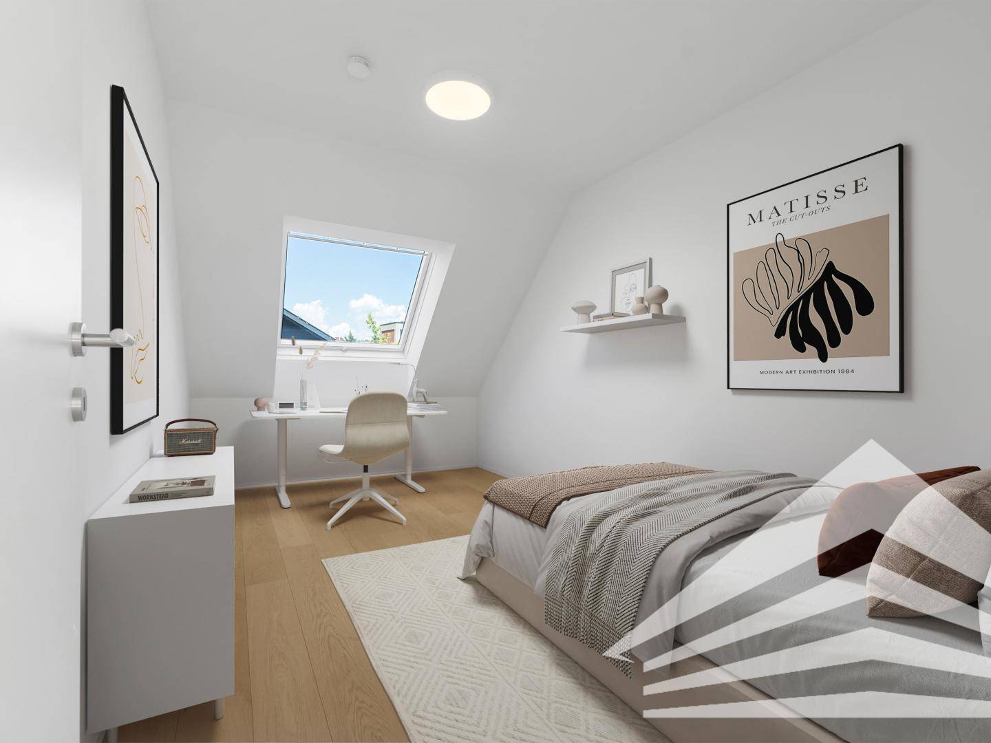 Gemütliches Schlafzimmer im Dachgeschoss mit Holzboden, Dachfenster und moderner Dekoration.