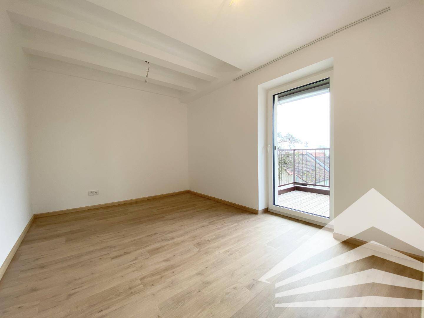 Traumhafte Neubau-Wohnung mit Küche &amp; Balkon in wunderschönem Vierkanthof – pohled 5