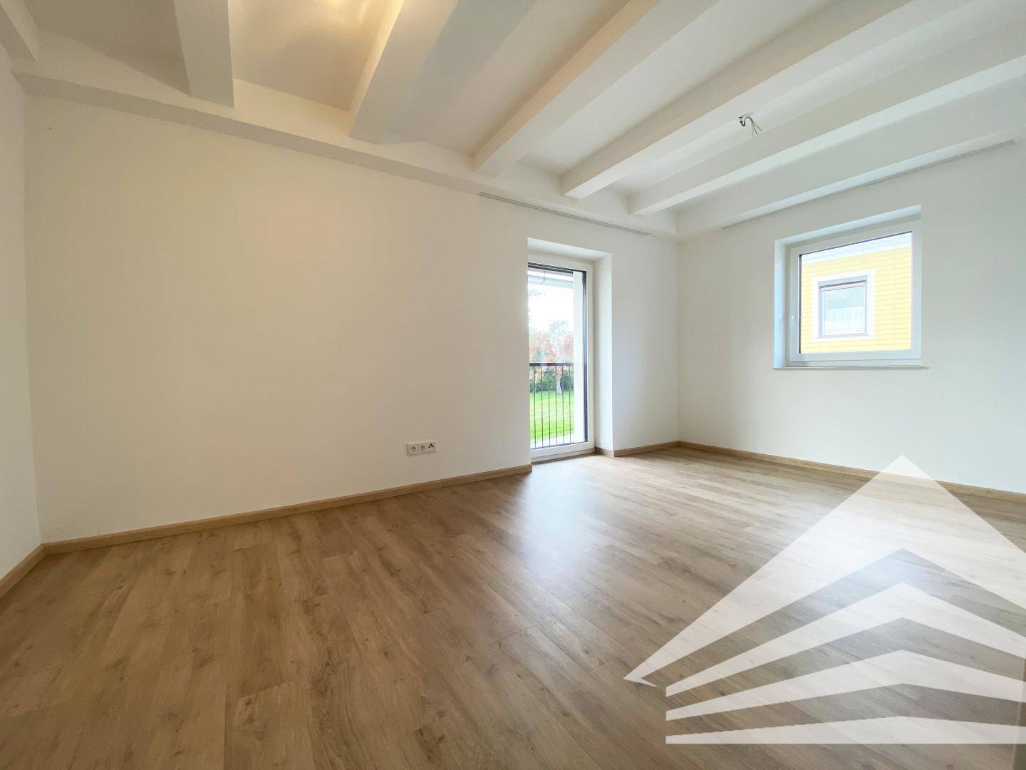Traumhafte Neubau-Wohnung mit Küche &amp; Balkon in wunderschönem Vierkanthof – pohled 6