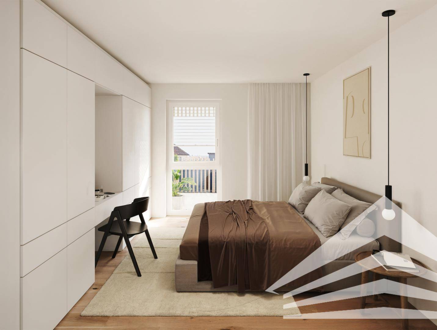 Helles Schlafzimmer mit großem Bett, integrierten Kleiderschränken und Schreibtischbereich.