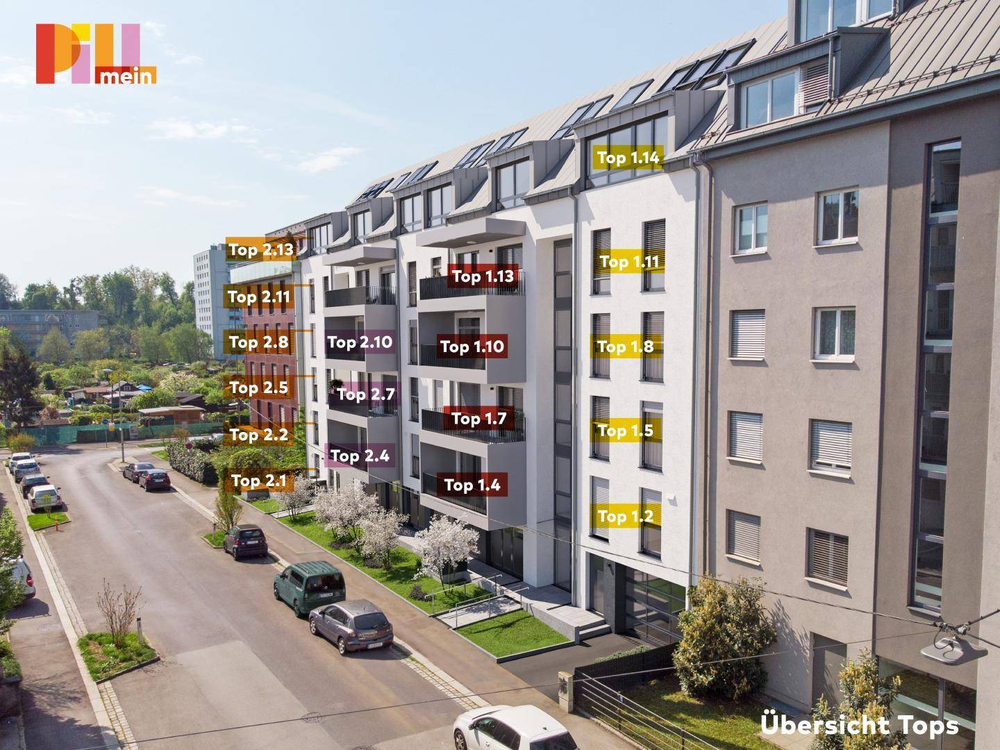 Ansicht der modernen Gebäudefassade mit Balkonen und nummerierten Wohneinheiten entlang einer ruhigen Wohnstraße.