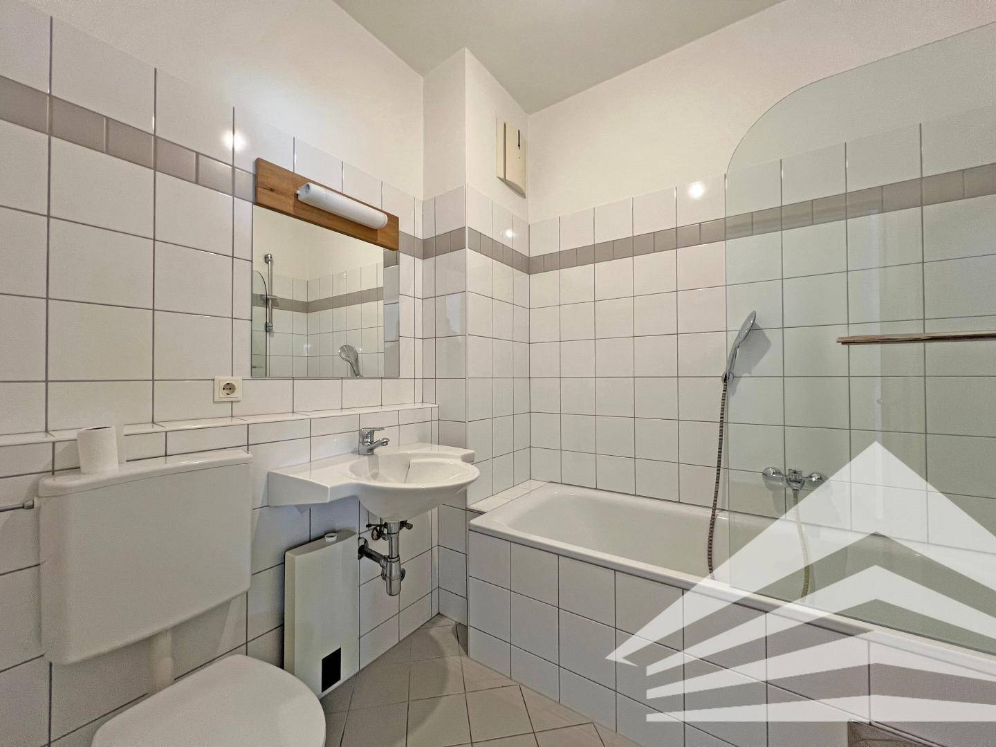 Badezimmer inkl. Wanne und WC