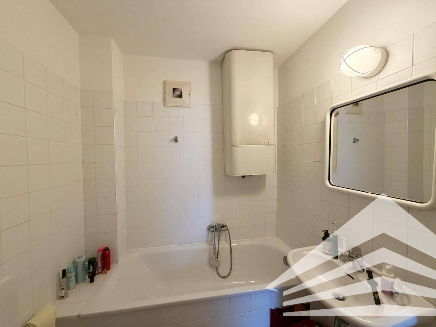 Badezimmer inkl. Wanne und WC