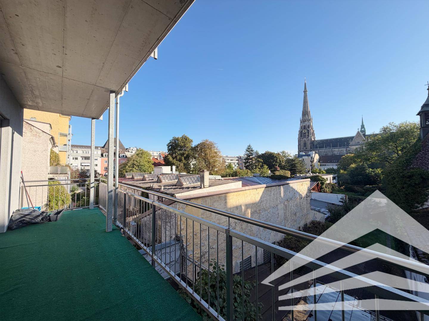 Balkon mit Domblick