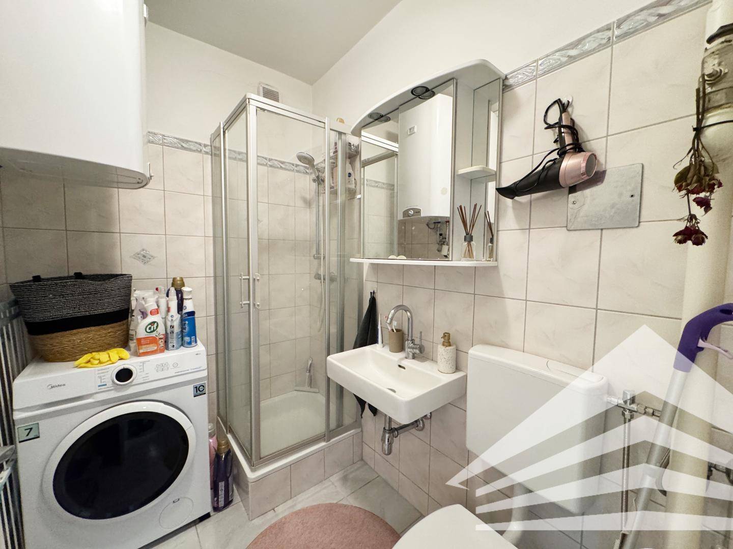 Badezimmer inkl. Dusche und WC