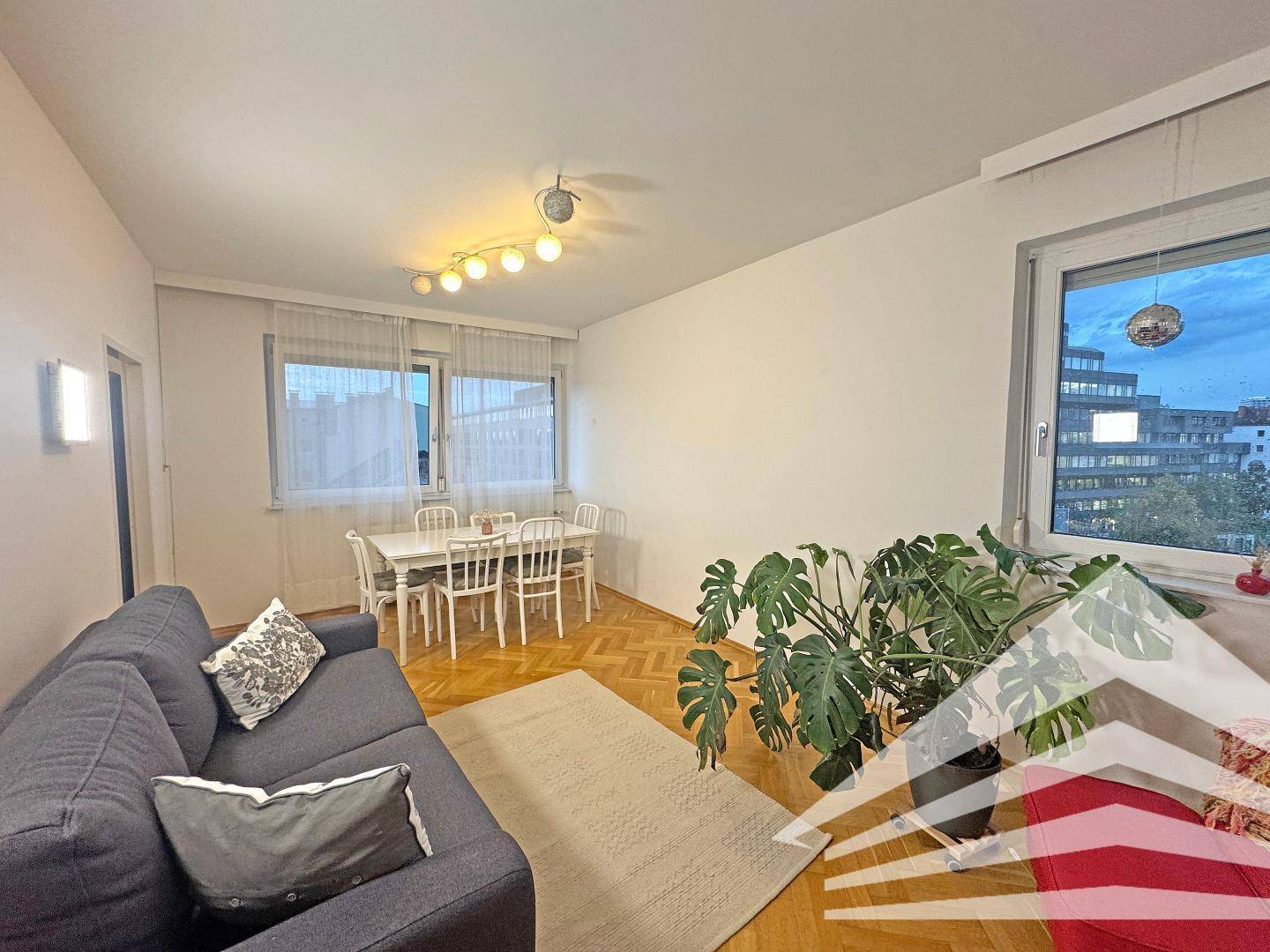WG-geeignete 3 Zimmerwohnung mit Blick über den Südbahnhofmarkt - Küche inklusive!