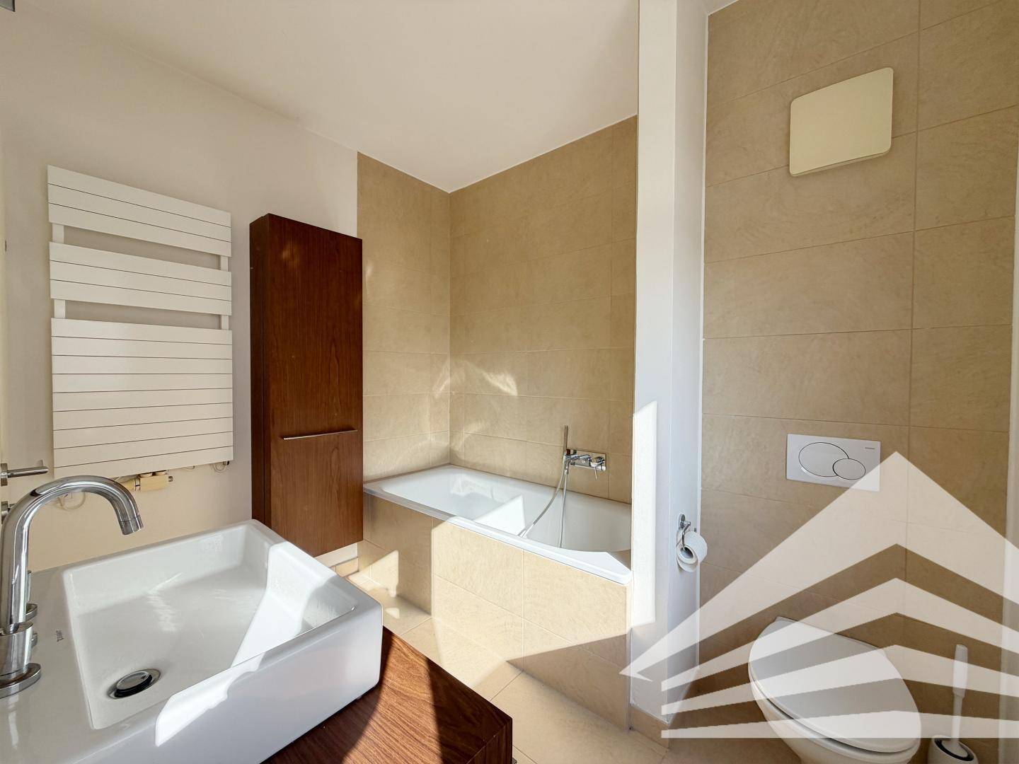 Badezimmer mit Wanne | Dusche| WC