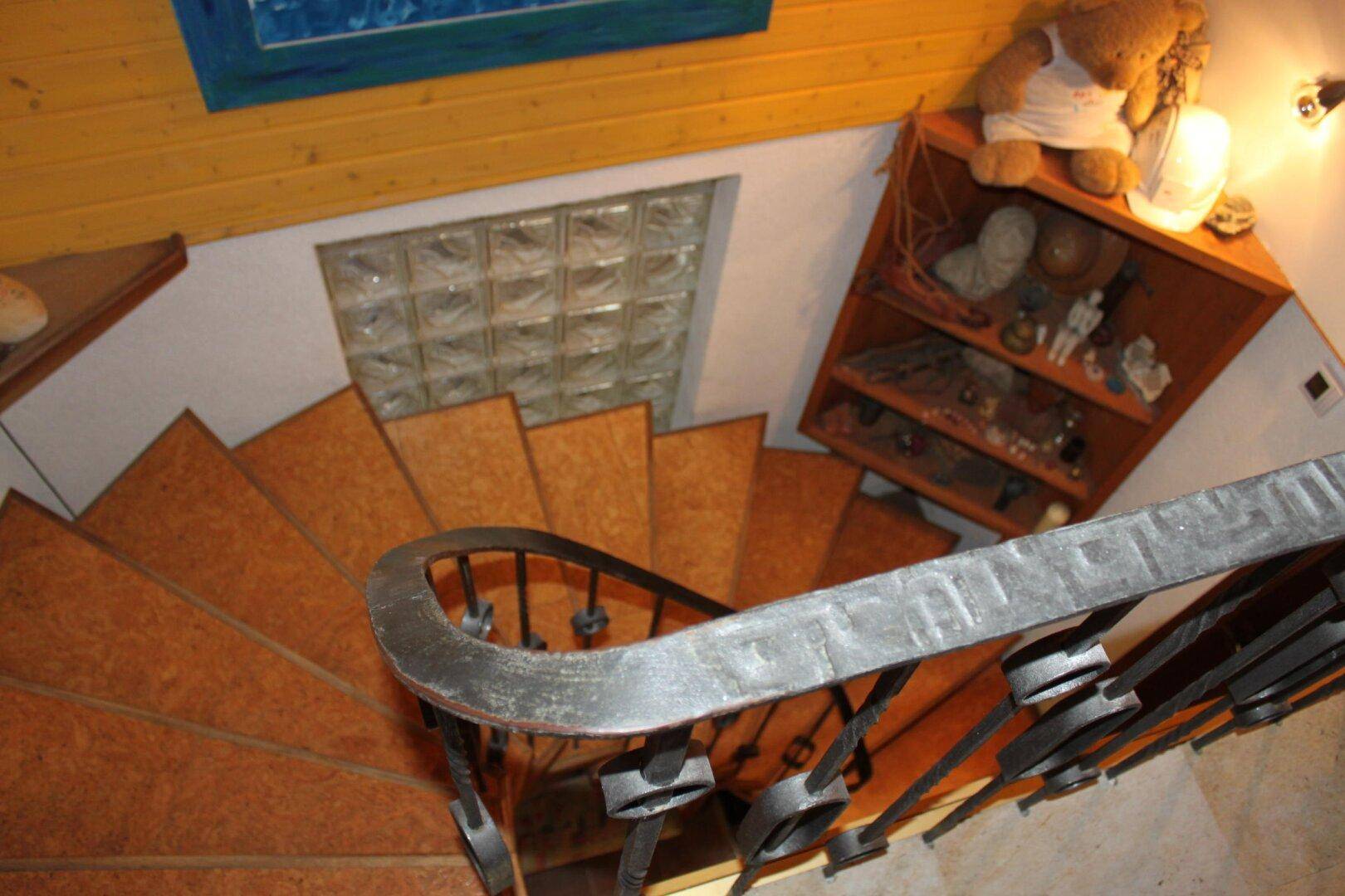 EG Flur- Treppe ins 1 und 2 OG