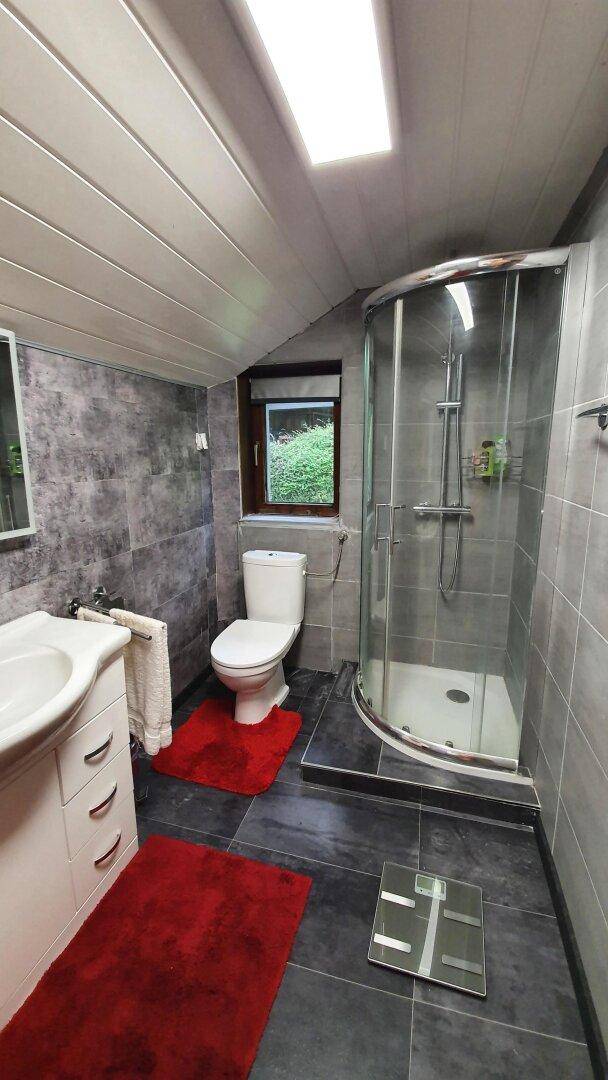 1 OG Dusche WC Schlafzimmer