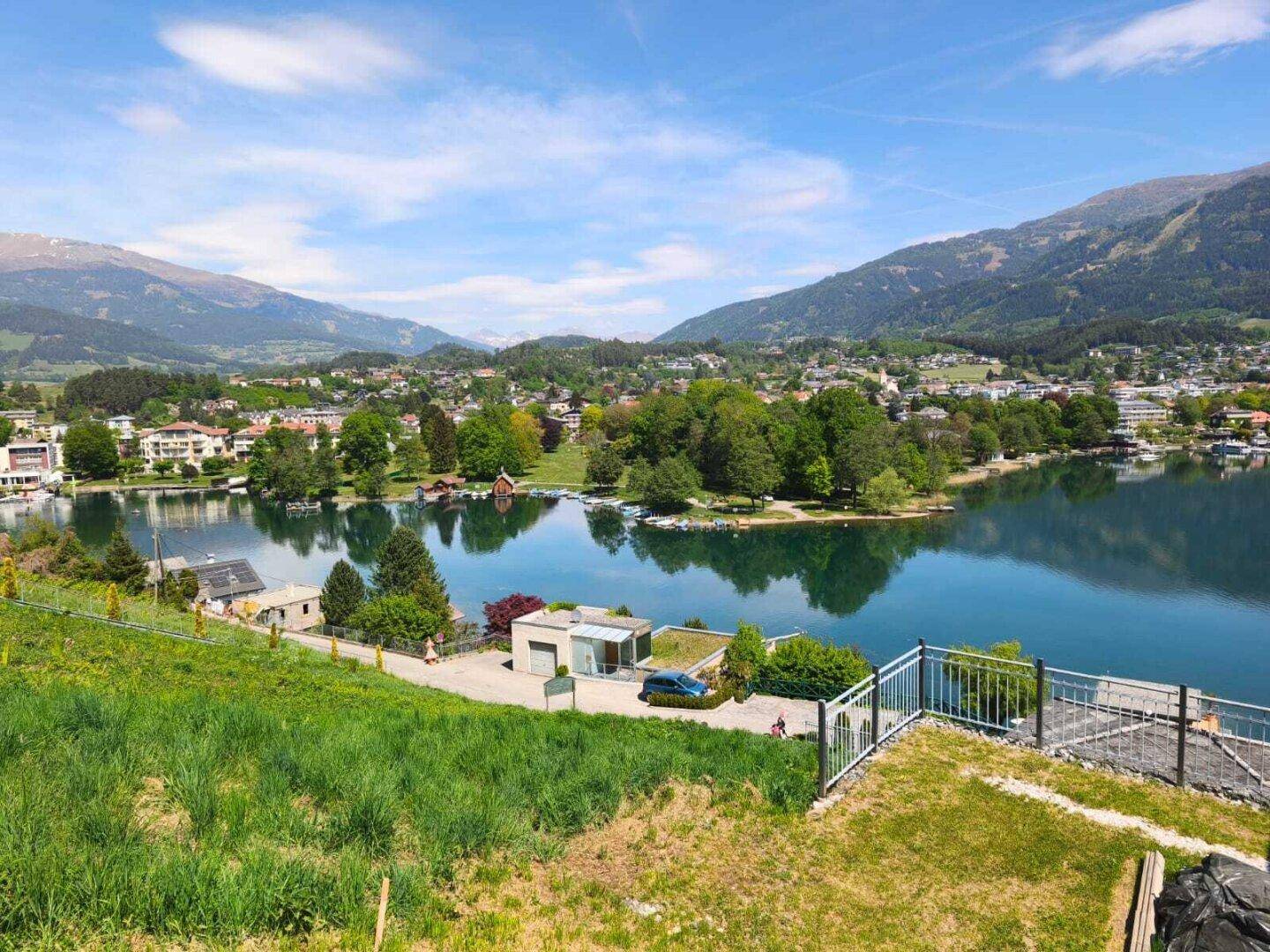 Außergewöhnliches Baugrundstück in Seeboden – unverbaubarer Seeblick, nur ca. 50 m zum Millstätter See - Ansicht 3
