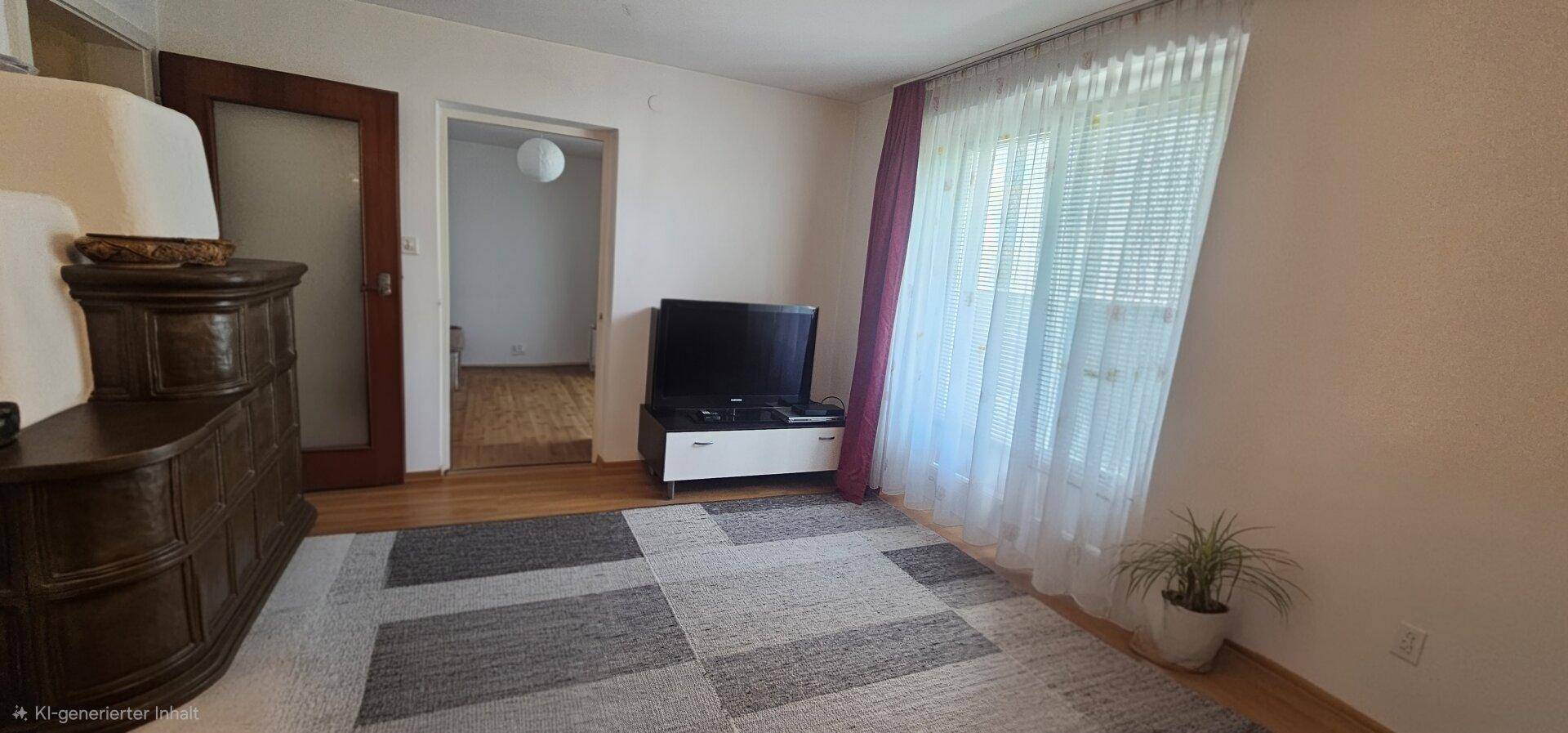 Helles Wohnzimmer mit Teppichboden, großem Fenster und traditionellem Kachelofen.