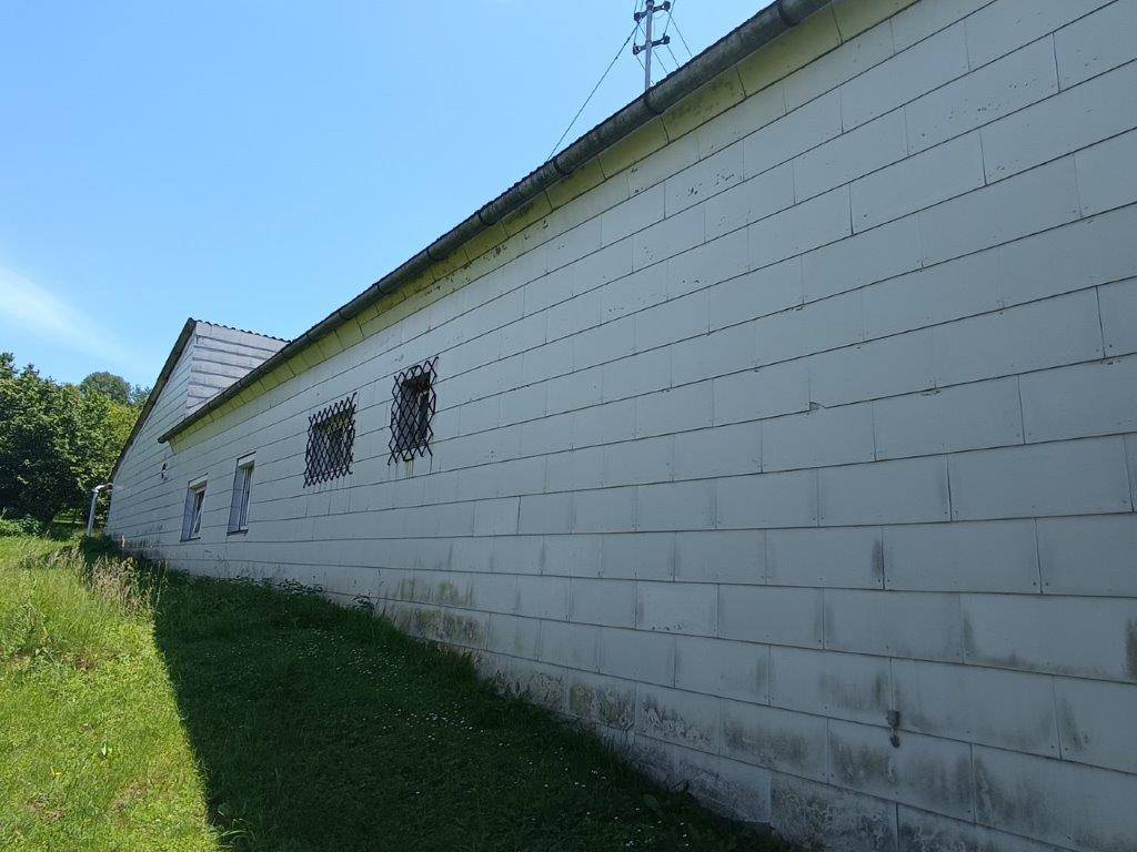 Hübsche Familienresidenz mit viel Platz, bezauberndem Garten und Riesenhalle - Ansicht 5