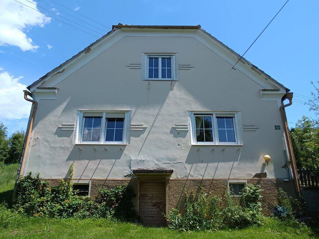 Hübsche Familienresidenz mit viel Platz, bezauberndem Garten und Riesenhalle - Ansicht 4