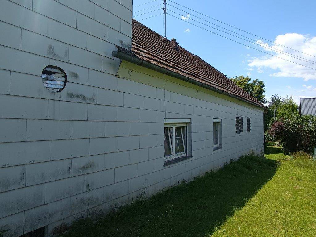 Hübsche Familienresidenz mit viel Platz, bezauberndem Garten und Riesenhalle - Ansicht 6