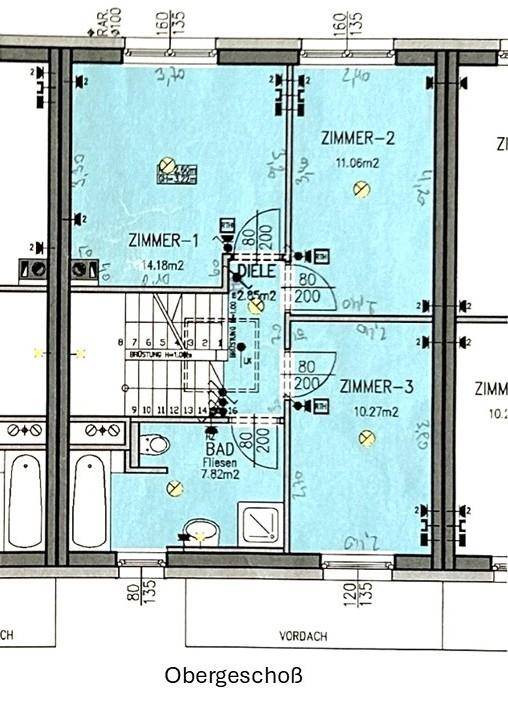 Grundriss des Obergeschosses mit drei Zimmern, Diele und Badezimmer.