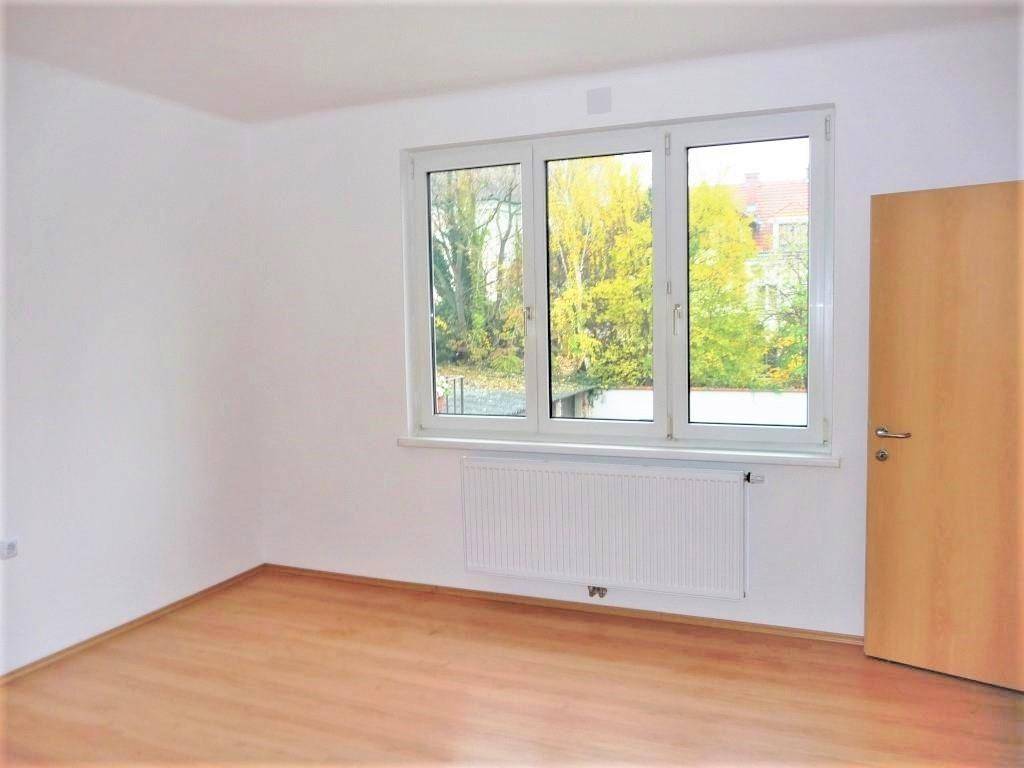 https://pictures.immobilienscout24.de/prod.www.immobilienscout24.at/pictureserver/loadPicture?q=70&id=012.0012000001E83kY-542aa400bde5472f93791010bd0a53d7