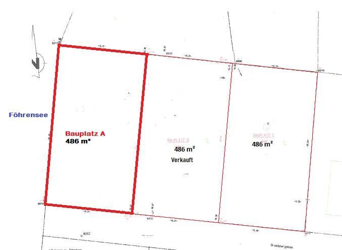 Grundstücksplan mit drei Parzellen, wobei Bauplatz A 486 m² groß ist und am Föhrensee liegt.