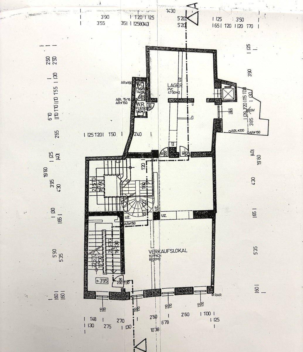 Grundriss des ersten Obergeschosses mit Lagerflächen und Sanitäranlagen.