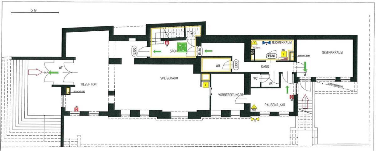 Grundriss des Erdgeschosses mit Rezeption, Speisesaal und Technikraum.