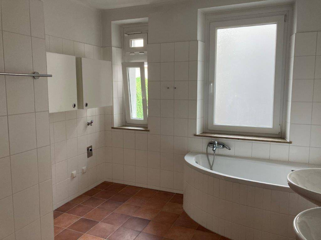 https://pictures.immobilienscout24.de/prod.www.immobilienscout24.at/pictureserver/loadPicture?q=70&id=012.0012000001E83kY-b06bc3783161466090e7458d5bdf47e9