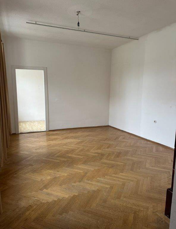 https://pictures.immobilienscout24.de/prod.www.immobilienscout24.at/pictureserver/loadPicture?q=70&id=012.0012000001E83kY-b5982c79f1904b48bcd61fc66e08933d