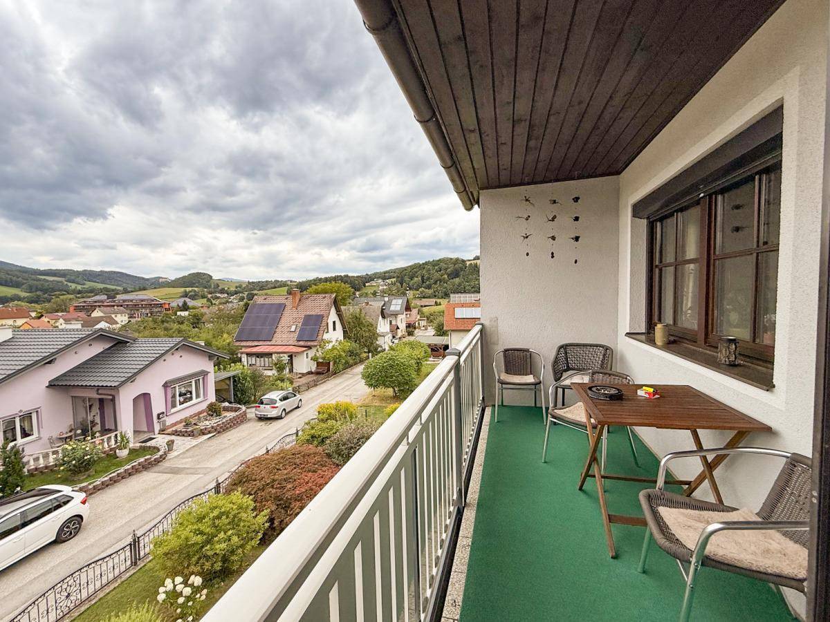15 Loggia bei Wohnzi