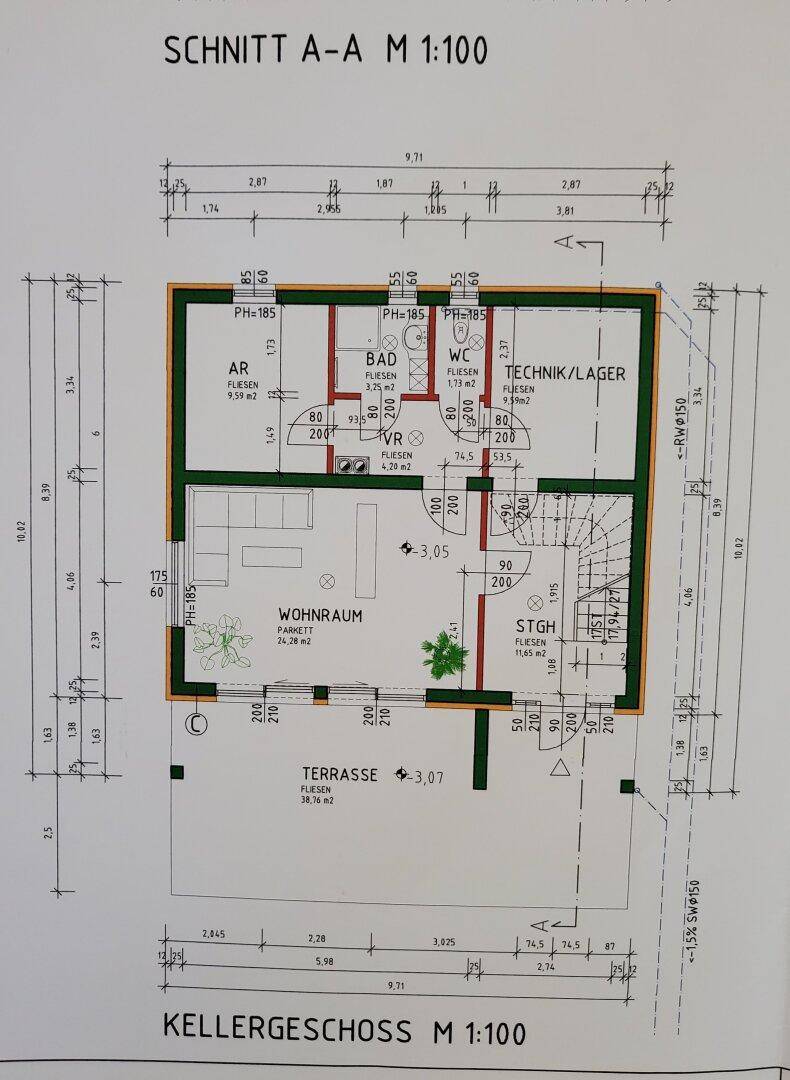 Grundriss des Kellergeschosses mit Wohnraum, Abstellraum, Bad, WC und großer Terrasse.