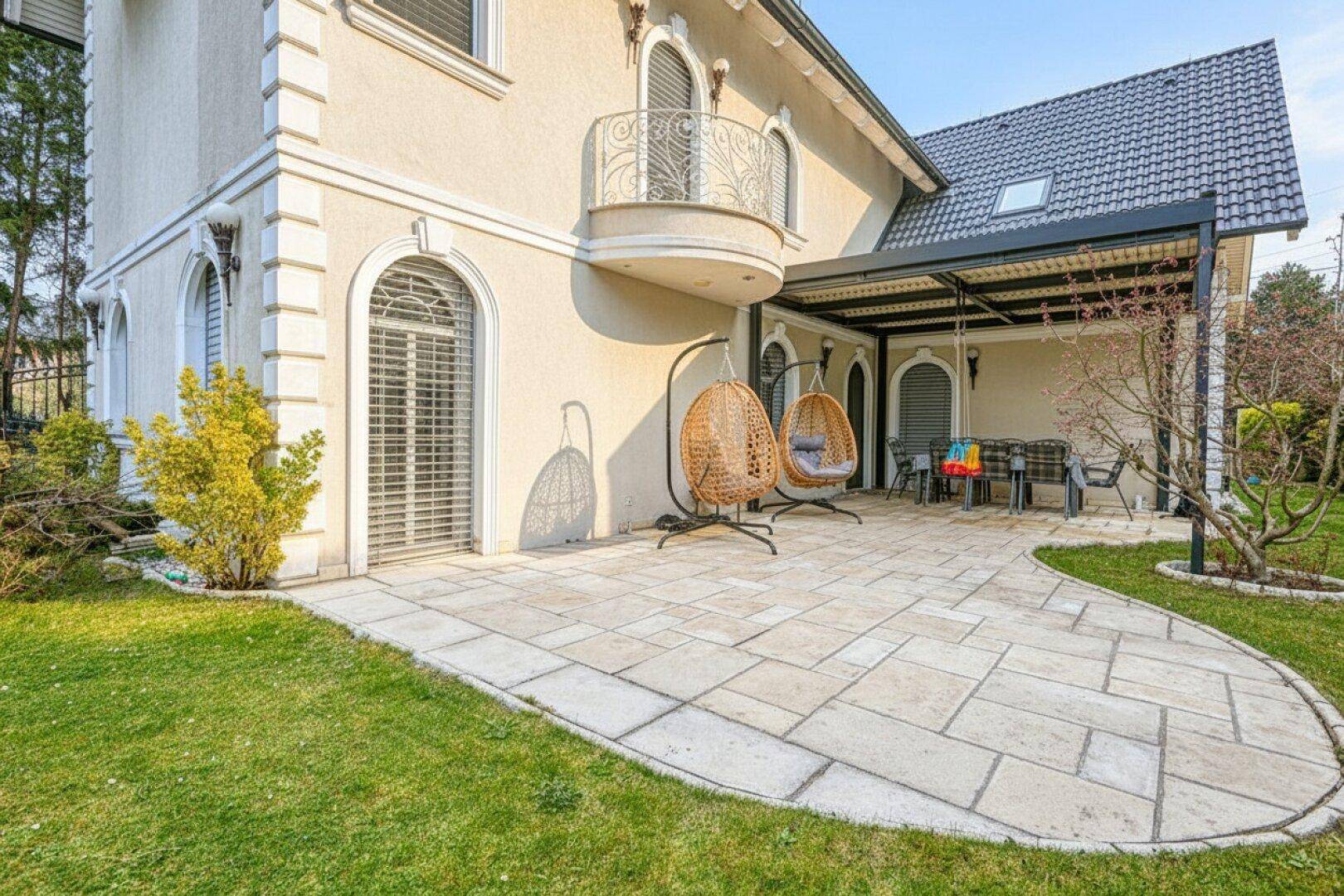++ Exklusivität, viel Raum für Familie und absolute Privatsphäre ++ Außergewöhnliche 8-Zimmer Villa der Extraklasse mit Spa &amp; Garten