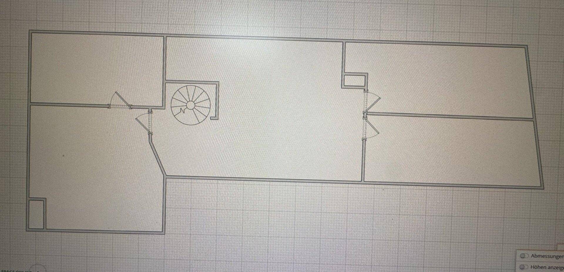 Grundrissplan einer Etage mit mehreren Räumen, einer Wendeltreppe und potenziellen Einbauschränken.