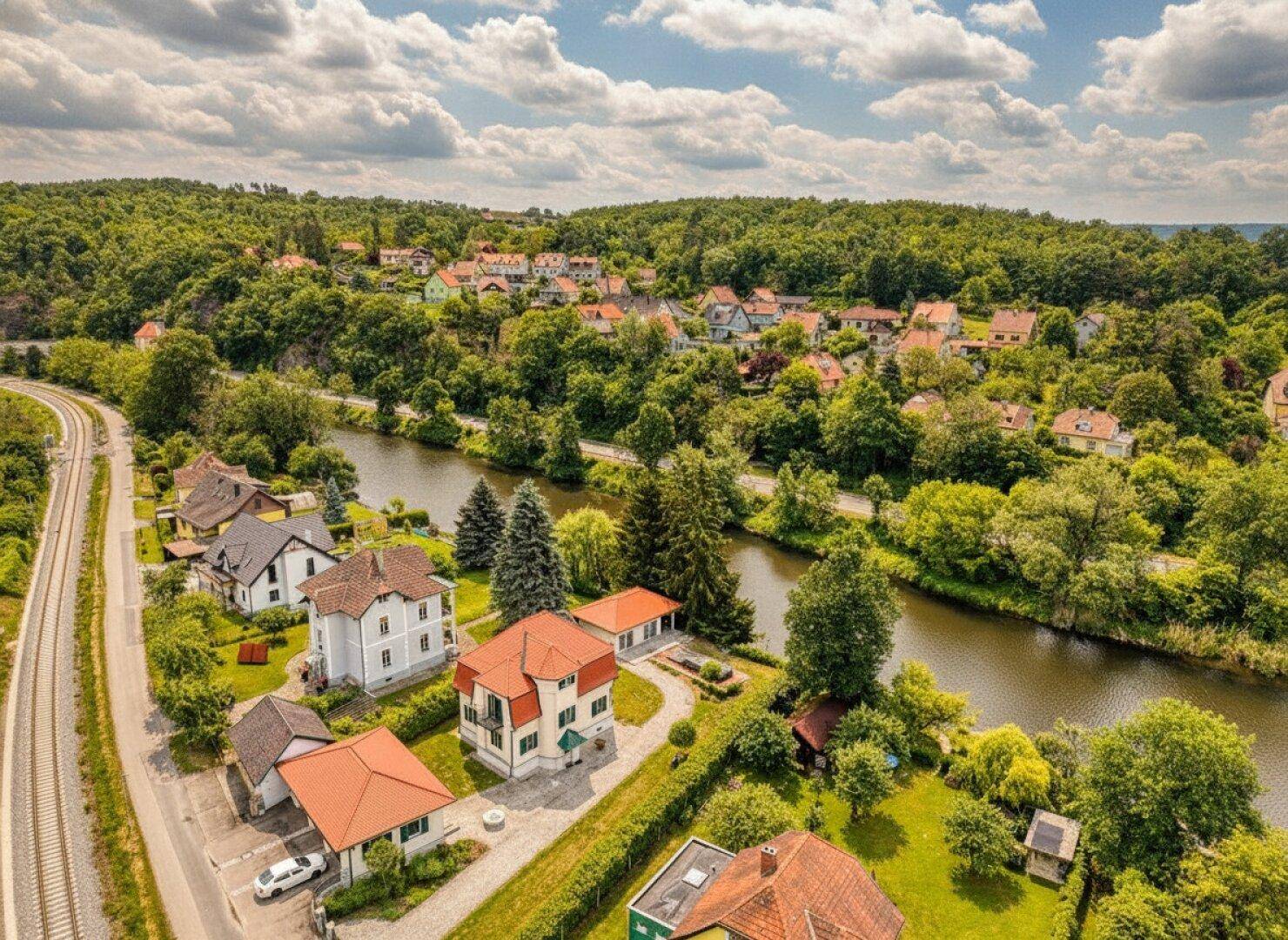 ++ Leben am Wasser, wohnen im Grünen: Einzigartige Landhausvilla in Gars am Kamp mit eigenem Badesteg, Pool &amp; Sauna ++ - Ansicht 5