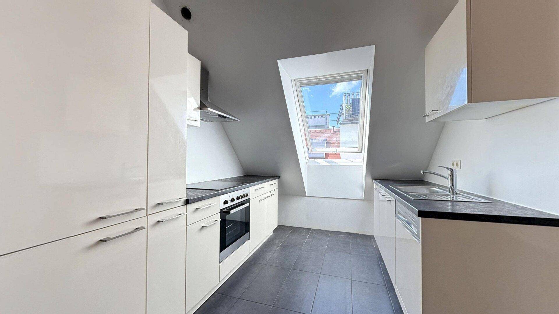 ++ Über den Dächern Wiens ++ Lichtdurchflutete 2-Zimmer-Dachgeschosswohnung mit Sonnenterrasse nahe Prater - Widok 6