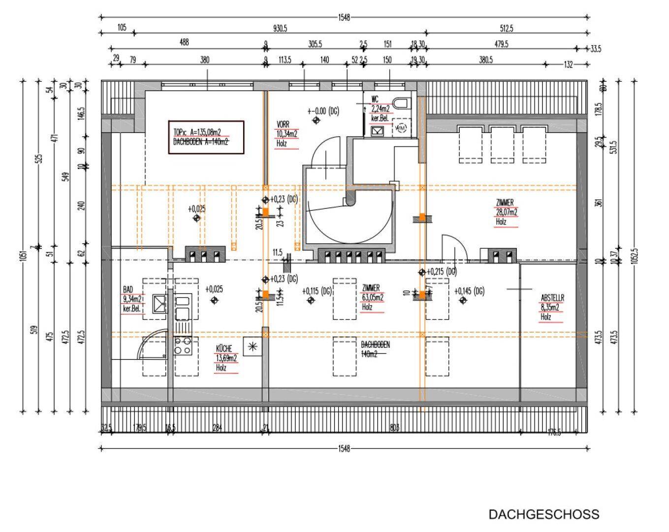 Grundriss des Dachgeschosses mit Zimmern, Küche, Bad und Dachschrägen.