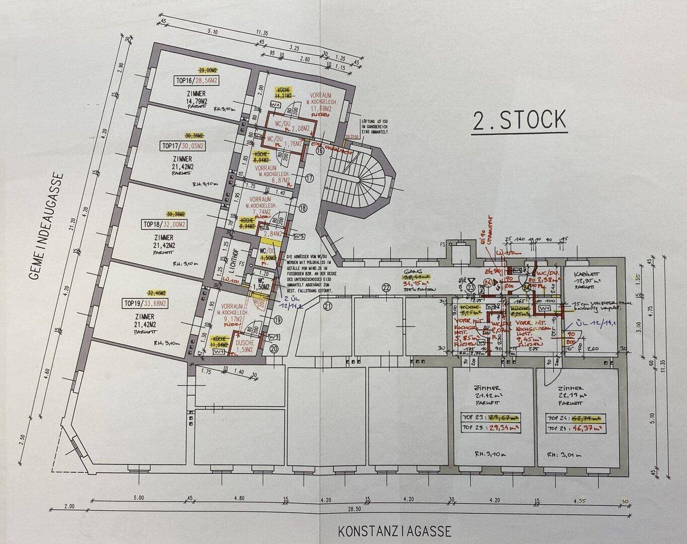 Detaillierter Grundriss des zweiten Stocks mit mehreren Wohneinheiten und zentralem Treppenhaus.