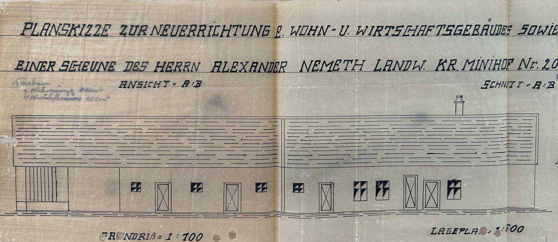 Detailansicht eines historischen Bauplans mit der Seitenansicht eines Gebäudes.